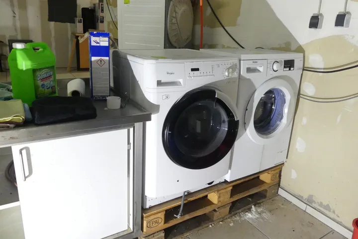 Whirlpool - Waschmaschine Maße in cm ca. 59 x 59 x 83 / Modell: AWM 8101/Pro 1200Rpm 8 kg